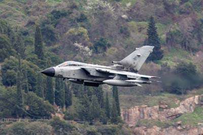 Aviation Photography low level flying